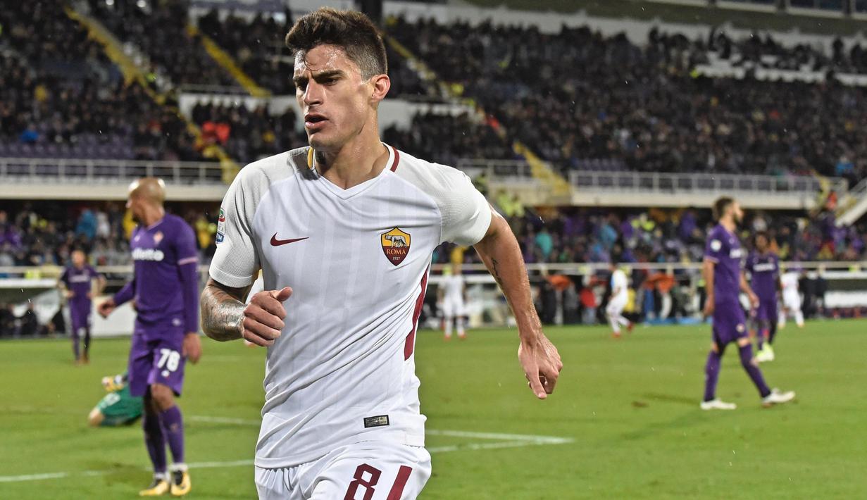 Pemain AS Roma, Diego Perotti merayakan golnya ke gawang Fiorentina pada laga Serie A di Artemio Franchi stadium, Florence, (5/11/2017). AS Roma menang 4-2.  (Maurizio degl'Innocenti/ANSA via AP)