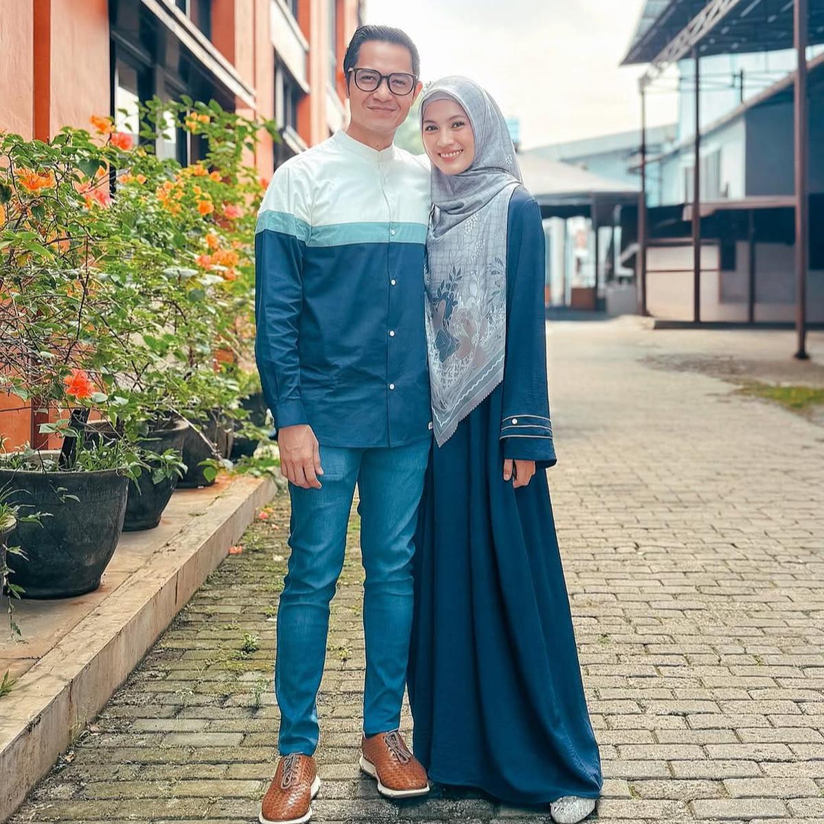 Rekomendasi Baju Muslim Couple ala Alyssa Soebandono dan Dude Harlino