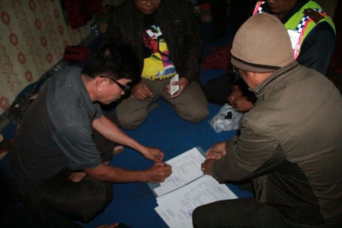 Evakuasi dramatis pendaki yang tersesat di Gunung Semeru