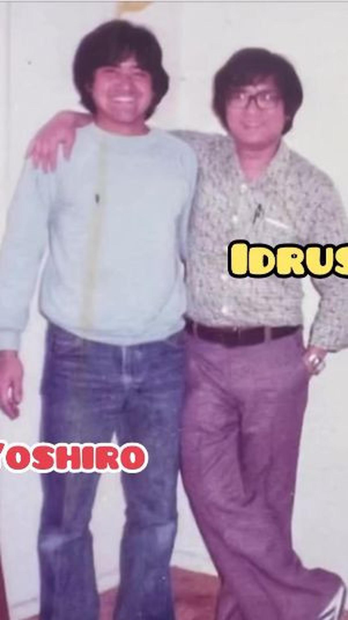 "Dan akhirnya kami Bersahabat dg Idrus Pranolo dan Amir Gnw (tdk ada di Foto)," ujarnya. <br>