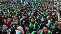 Pengemudi ojek online (ojol) menggelar demonstrasi di depan Gedung DPR/MPR, Senayan, Jakarta, Jumat (28/2/2020). Aksi demo ratusan sopir ojek online dipicu karena ada usulan anggota DPR yang ingin ojek online tidak mengangkut penumpang, melainkan hanya mengangkut barang. (Liputan6.com/Johan Tallo)