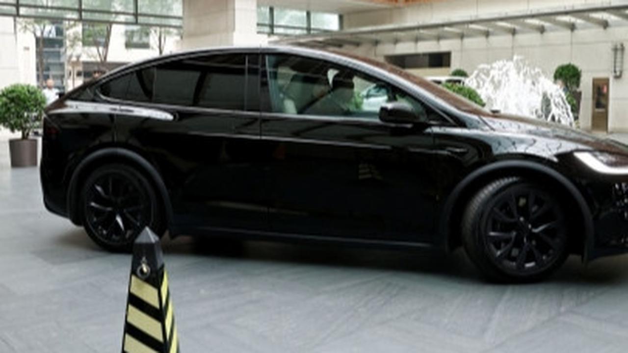Produsen kendaraan listrik (EV), Tesla milik Elon Musk, mengawali awal tahun 2024 terburuk sepanjang tahun yang pernah ada.