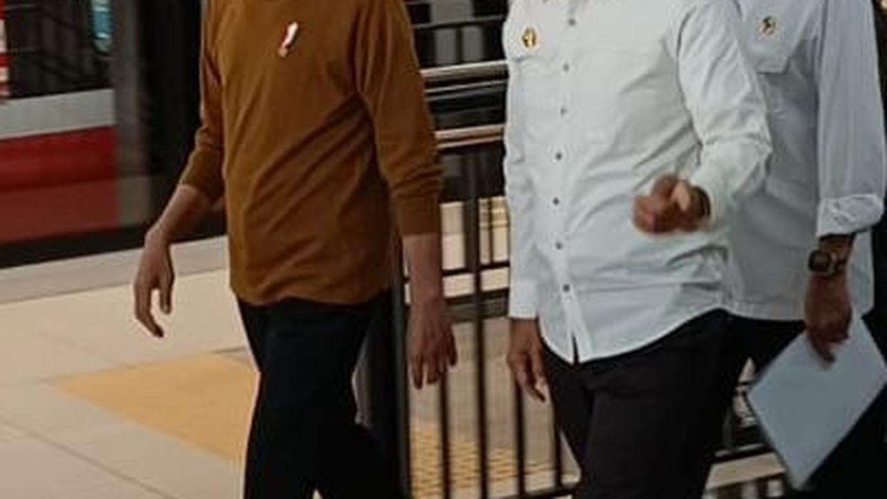 Ekspresi Jokowi Jajal LRT Jabodebek ke Dukuh Atas: Saya Rasakan Semua Nyaman