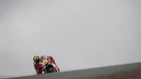 Pebalap Ducati, Andrea Iannone, menjadi yang tercepat pada sesi latihan bebas pertama (FP1) MotoGP Jerman di Sirkuit Sachsenring, Jumat (15/7/2016). (Bola.com/Twitter/MotoGP)