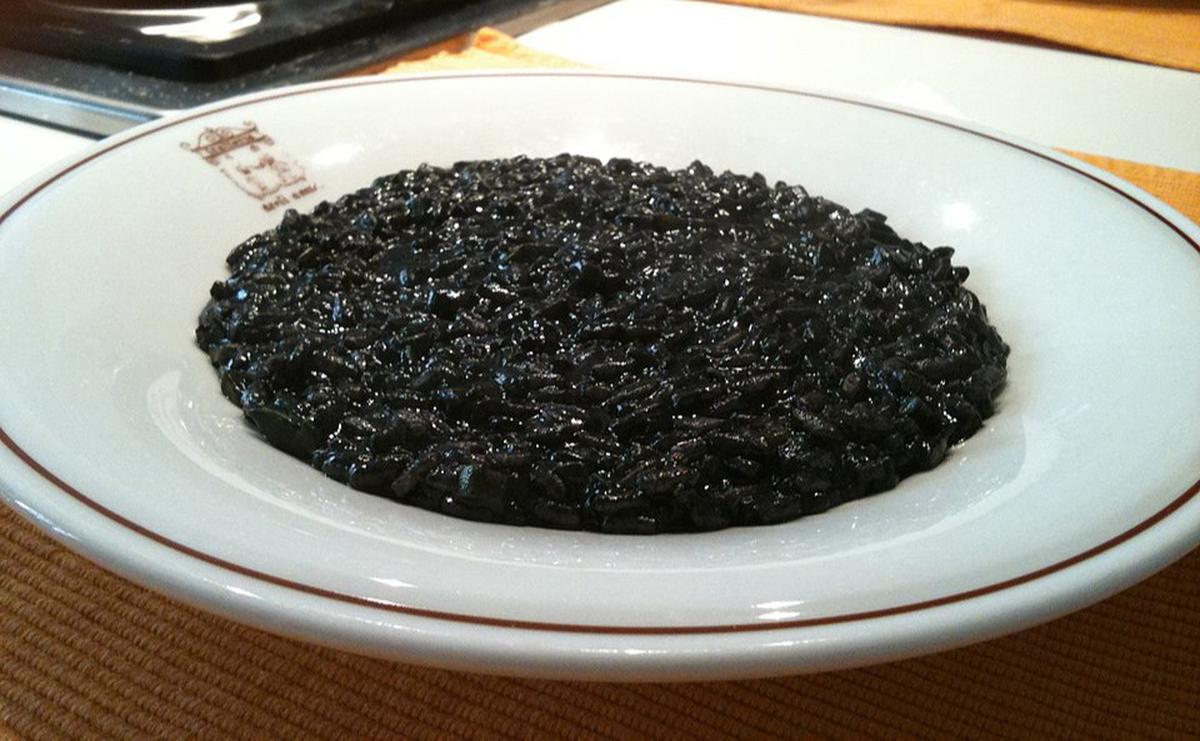 Ilustrasi  Risotto al Nero di Seppia