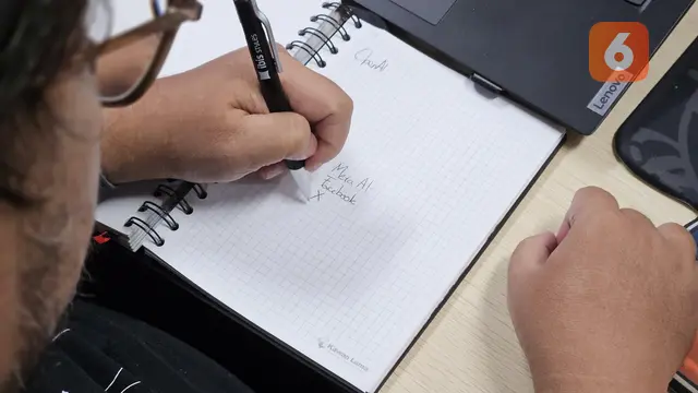 Anak kidal bukanlah aib, justru punya keunggulan tersendiri. Simak penjelasan ilmiah dari pakar genetika IPB tentang potensi anak dengan tangan kidal. (Foto: Aditya Eka Prawira/Liputan6.com)
