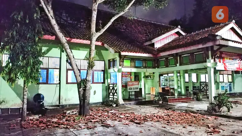 SMP Negeri 1 Paranggupito Rusak Akibat Gempa yang Terpusat di Bantul Daerah Istimewa Yogyakarta