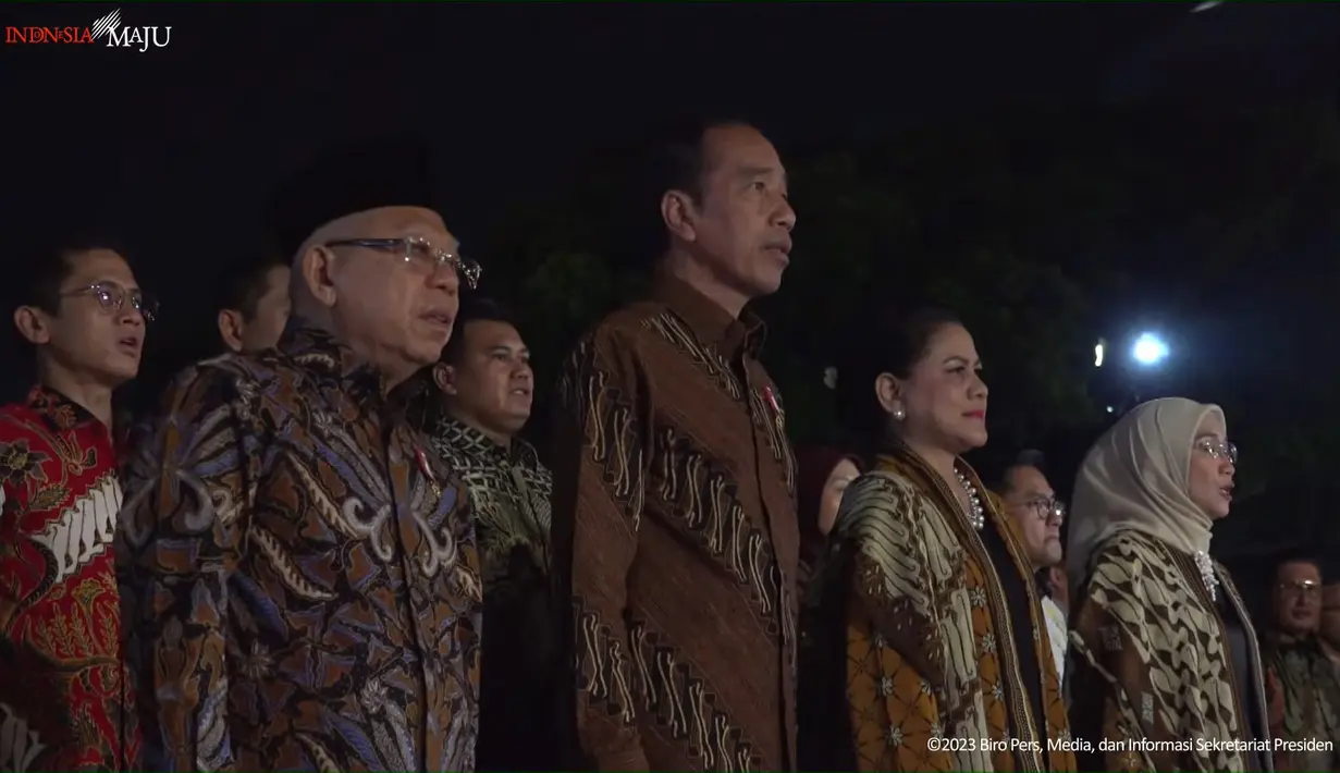 Sedangkan motif Udan Riris berarti kesejukan di tengah kondisi yang gersang. [Foto: YouTube/Sekretariat Presiden]
