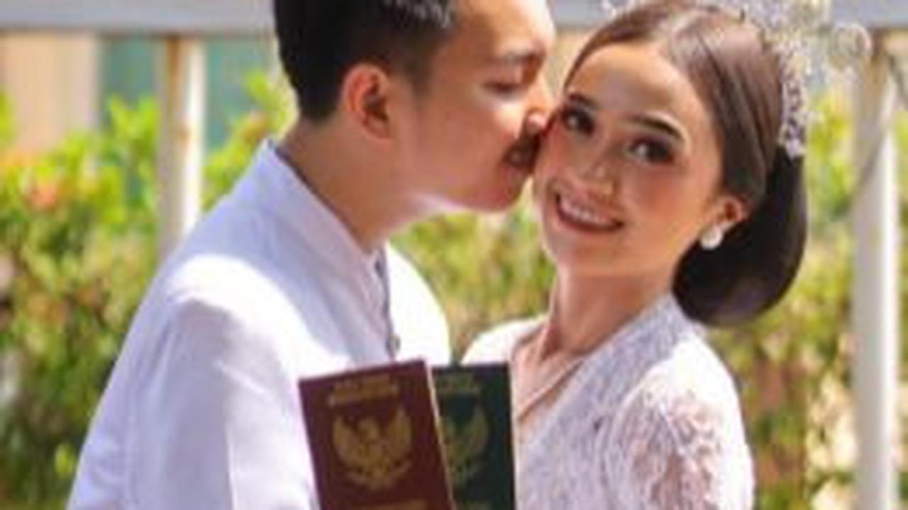 "Nikah di KUA," tulisnya.
