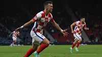 Ivan Perisic. Gelandang Timnas Kroasia berusia 33 tahun ini hingga kini tercatat telah mengoleksi 5 gol dan 2 assist di ajang Piala Dunia. Raihan tersebut didapat dari total 10 pertandingan dalam 2 edisi, 2014 dan 2018. Ia masih berpeluang menambah koleksinya saat kembali dipercaya pelatih Zlatko Dalic menjadi bagian skuad Kroasia di Piala Dunia 2022. (AFP/Pool/Paul Ellis)