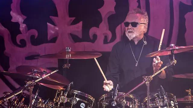 [Bintang] Roger Taylor, Drummer Queen