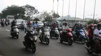 Bagaimana kondisi lalu lintas dan kendaraan, terutama sepeda motor di kota terbesar di Vietnam, Ho Chi Minh City? 