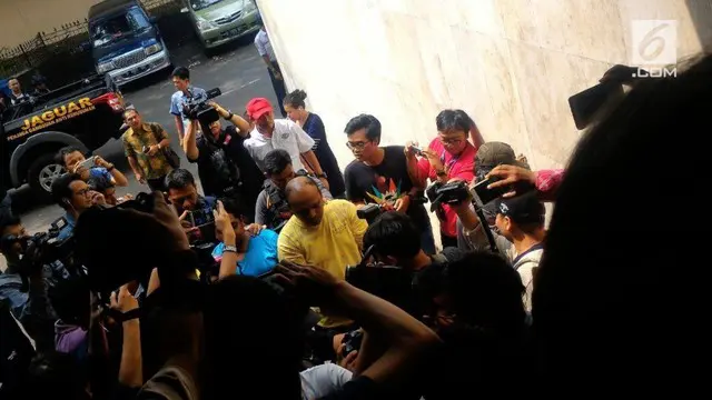Kapolres Metro Jakarta Timur Kombes Andry Wibowo menegaskan, kasus pengeroyokan ahli IT Hermansyah sama sekali tidak ada kaitannya dengan kasus dugaan chat seks yang melibatkan Rizieq Shihab