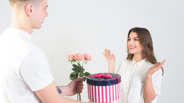 Ilustrasi pasangan, pacar, romantis, ulang tahun, kado