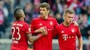 Para pemain Bayern Munchen merayakan kemenangan 4-0 atas FC Koln pada laga Bundesliga di Stadion Allianz Arena, Jerman, Sabtu (24/10/2015). (EPA/Svena Hoppe)