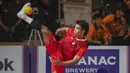 Pemain Tim Sepak Takraw Indonesia, Rusdi menendang bola ke arah Tim Sepak Takraw Malaysia pada laga final nomor ganda putra perorangan sepak takraw SEA Games 2023 di Olympic Stadium, Phnom Penh, Kamboja, Senin (15/05/2023). Indonesia berhasil menang dengan skor skor 14-21, 21-16, dan 21-13. (AP Photo/Tatan Syuflana)