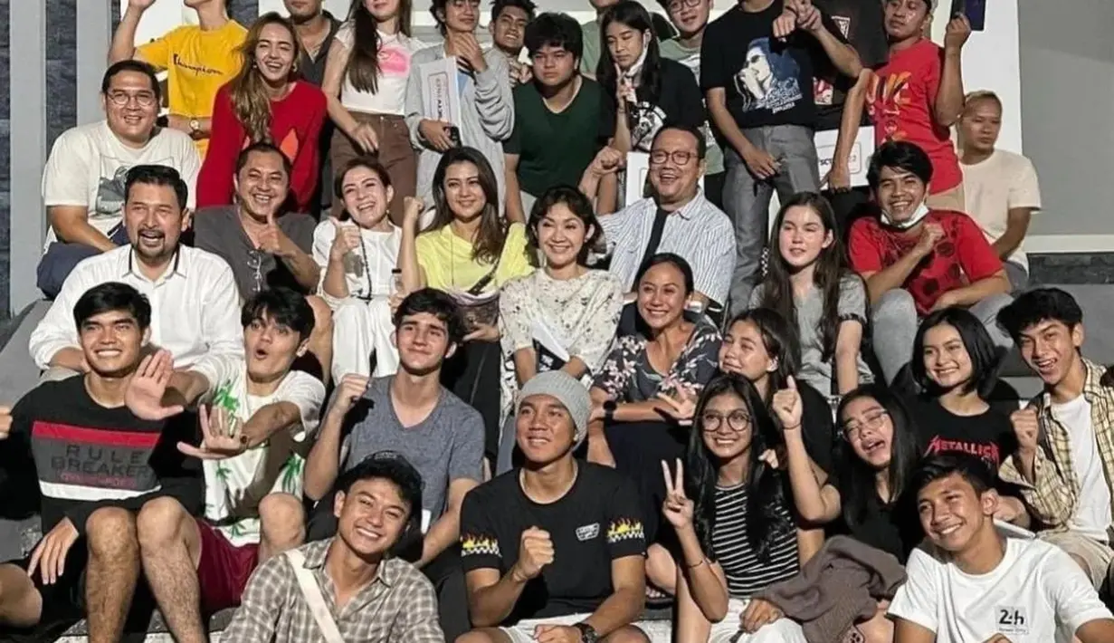 Momen Perpisahan Pemain Sinetron Dari Jendela SMP (Foto: Instagram/@alvinadam1)