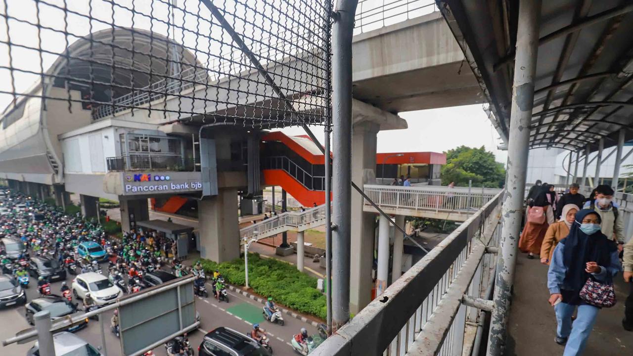 FOTO: Jakarta Kembali Macet di Hari Pertama Kerja dan Sekolah 2026