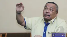 Ketua DPP Partai Golkar kubu Agung Laksono, Leo Nababan, memberi keterangan pers terkait rencana DPR dan usulan Akbar Tanjung tentang dualisme Partai Golkar di Kantor DPP Partai Golkar, Jakarta, Selasa (5/5/2015). (Liputan6.com/Helmi Afandi) 
