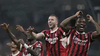 Selebrasi para pemain AC Milan setelah mengalahkan Inter Milan pada semifinal Coppa Italia, Kamis (24/4/2025) dini hari WIB. (AP Photo/Luca Bruno))
