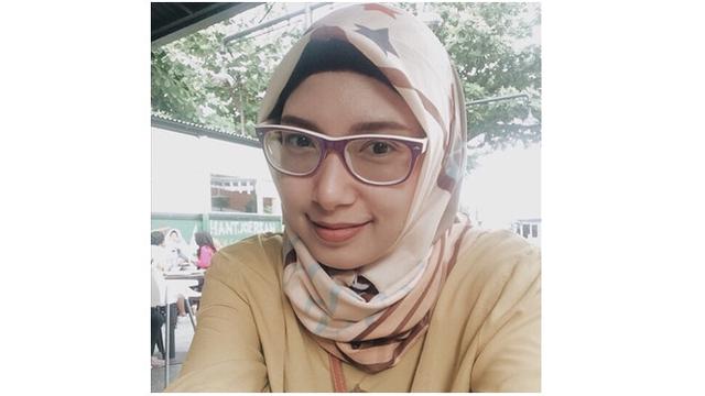 Wanita kelahiran Surabaya, 18 Desember 1988 ini memutuskan untuk berhijrah.