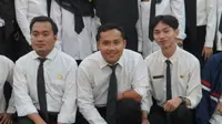 Rahmat (tengah) CPNS Penyandang Disabilitas yang menilai Moderasi Beragama di Kemenag Sejalan dengan Nilai Inklusi. Foto: Kemenag.