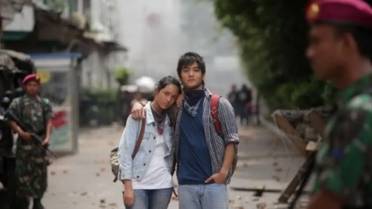 Adegan film Di Balik 98