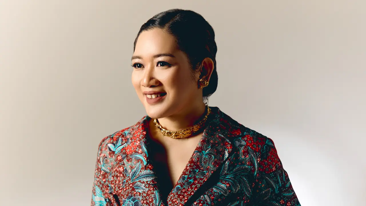 Lika-Liku Amanda Hartanto Jaga Eksklusivitas Batik Lewat Busana Modern
