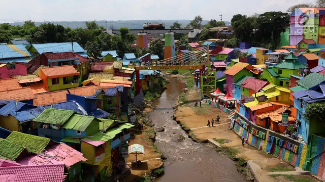 PHOTO: Menelusuri Kampung Warna-warni Malang di Bantaran Sungai Brantas