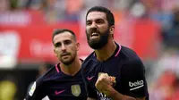 Pemain Barcelona, Arda Turan merayakan golnya ke gawang  Sporting Gijon pada lanjutan La Liga Spanyol di Stadion El Molinon, Gijon, Sabtu (24/9/2016) WIB. (REUTERS/Eloy Alonso)