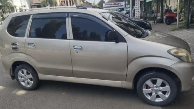 Daihatsu Xenia Generasi Pertama (2004)
