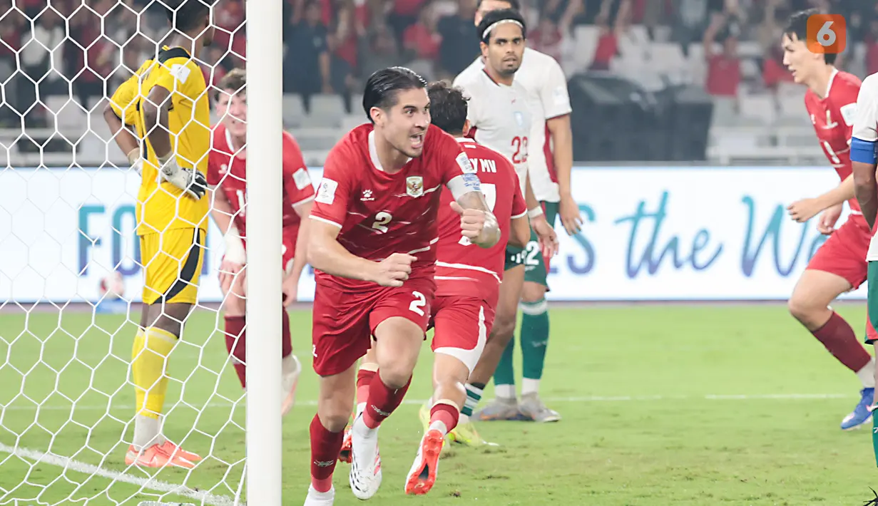 Pemain Timnas Indonesia Kevin Diks mencetak gol lewat sundulan ke gawang Bangladesh pada pertandingan Grup A FIFA ASEAN Cup 2026 di Jakarta, Kamis (1/10/2026). Indonesia menang telak 9-2 atas Bangladesh. (KLY/Budy Santoso)