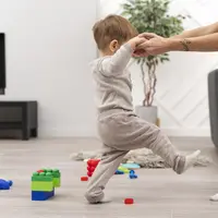 Fase sensorimotor, atau fase stimulasi motorik awal dalam tumbuh kembang anak. (foto/dok: freepik)