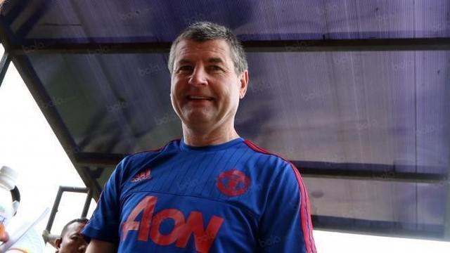 Video wawancara ekslusif Legenda Manchester United, Denis Irwin, di sela kunjungannya ke Jakarta dalam acara You C1000 United Way Coaching Clinic.