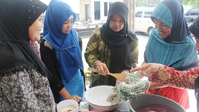 Komunitas Buruh Migran Cilacap berlatih ketrampilan agar tak peru lagi kembali bekerja di luar negeri. (Foto: Liputan6.com/Muhamad Ridlo)