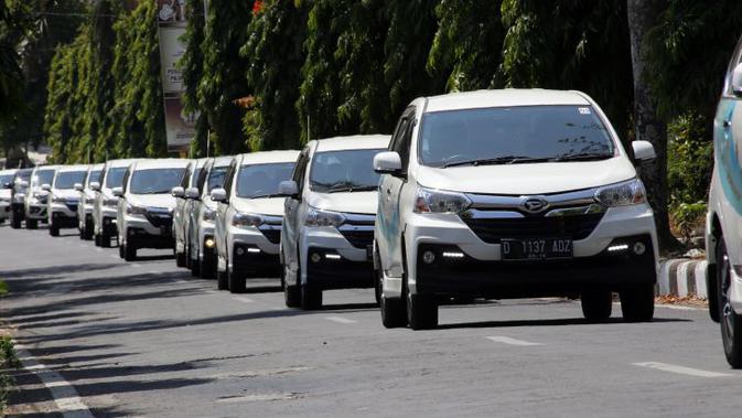 Uji kenyamanan dalam sesi test drive yang diselenggarakan oleh PT Astra Daihatsu Motor dengan rute Cirebon-Kuningan PP.