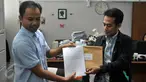 LSM ICW dan Perludem melaporkan Wakil Ketua DPR RI Fadli Zon dan anggota DPR RI Rachel Maryam ke MKD DPR, Jakarta, Kamis (30/6). Aduan mereka terkait Fadli dan Rachel yang meminta fasilitas untuk keluarganya ke luar negeri.(Liputan6.com/Johan Tallo)