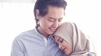 Potret Hangat Keluarga Kecil Roger Danuarta dan Cut Meyriska. (Sumber: Instagram.com/rogerojey)