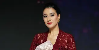 Marcella Zalianty tak hanya miliki kemampuan akting di layar kaca. Ia pun juga mumpuni bermonolog dengan penuh penghayatan [@marcella.zalianty]