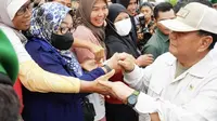 Menteri Pertahanan (Menhan) RI Prabowo Subianto melakukan kunjungan kerja ke Kabupaten Indramayu untuk menemu masyarakat dan bertemu nelayan di Tempat Pelelangan Ikan (TPI) Karangsong. (Foto: Istimewa).