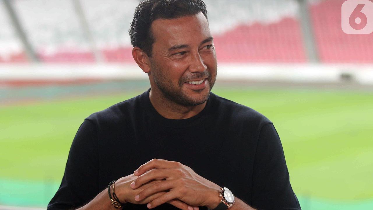 Loyalitas Tinggi! Denny Landzaat Tolak Tawaran Ajax Demi Timnas Indonesia