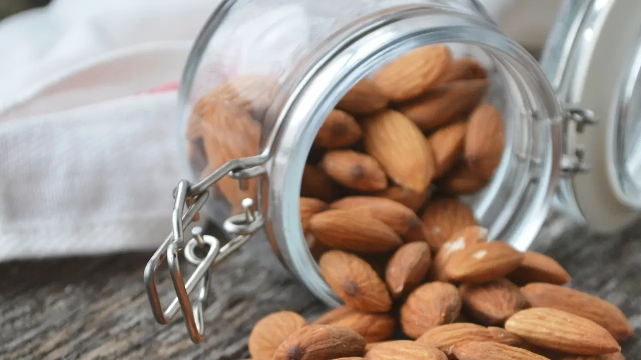 kacang almond