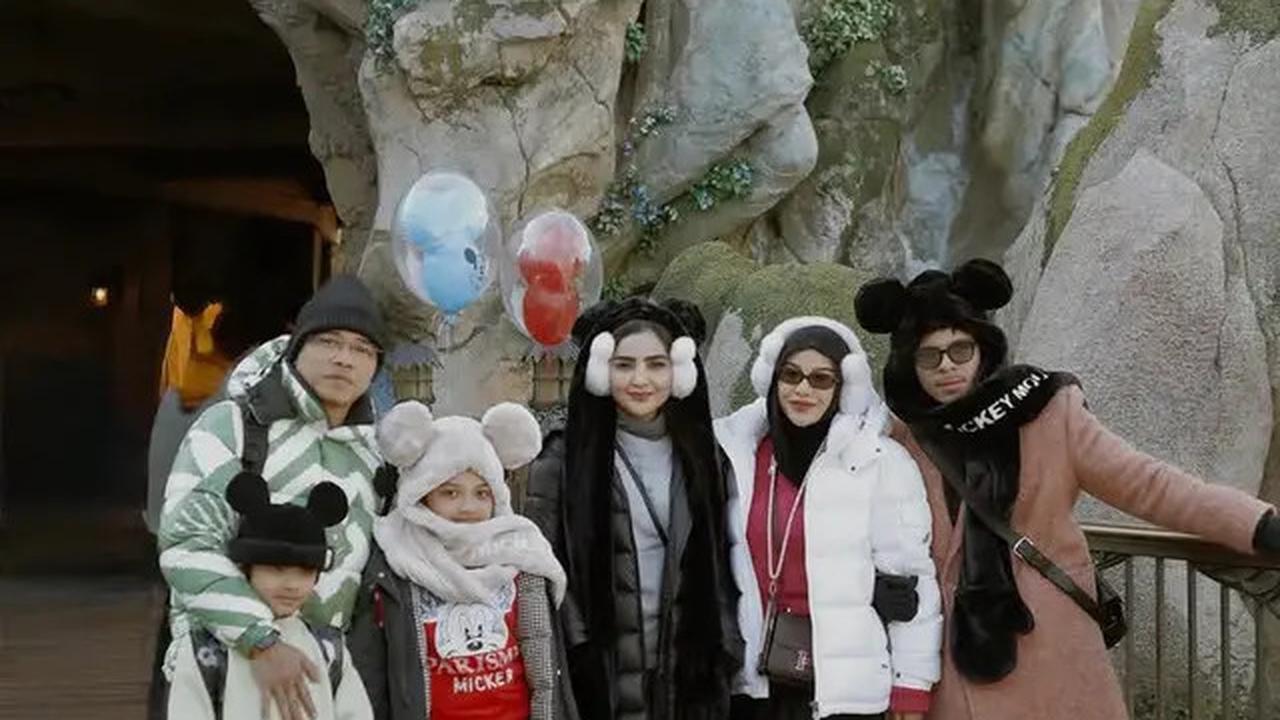 Tampilan OOTD Aurel Hermansyah Kenakan Rok Mini namun Tutup Tertutup Cocok untuk yang Berkerudung