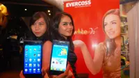 Smartphone Evercoss Elevate Y2 kini dipasarkan menjadi Rp 1.499.000 dari semula Rp 2,5 juta di situs Lazada.