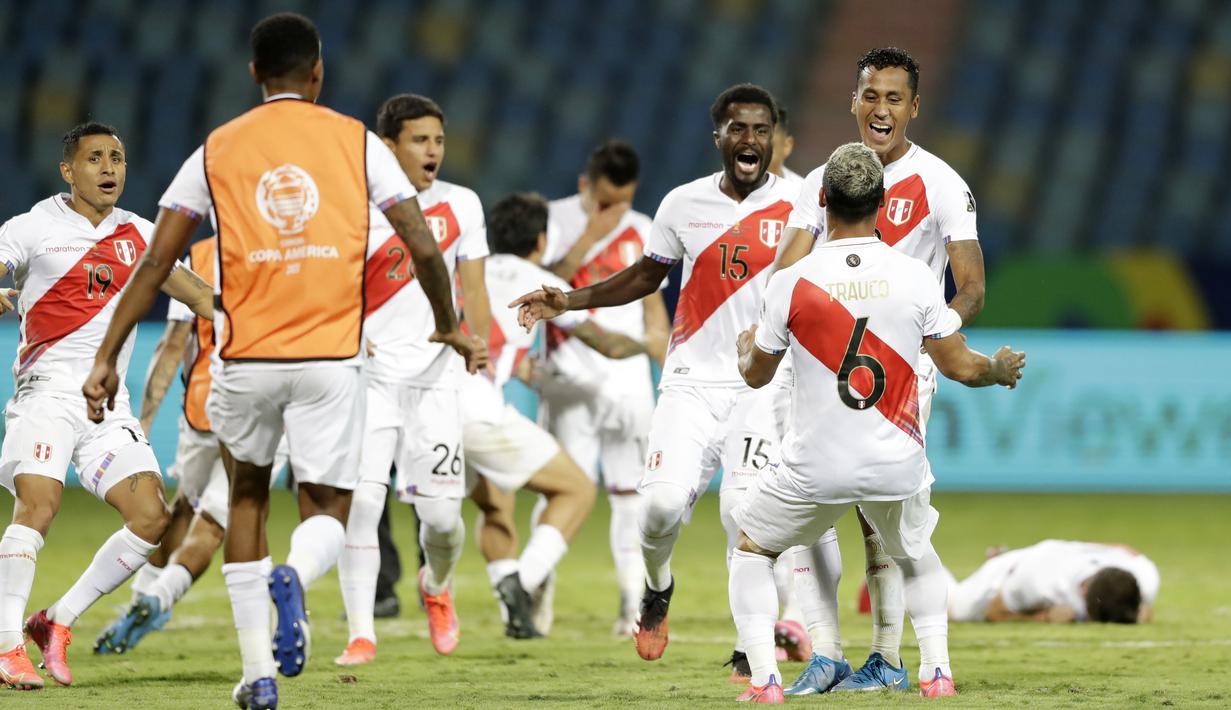 Kemenangan ini membawa Peru melaju ke semifinal dan akan berhadapan dengan favorit juara Brasil.  (AP/Andre Penner)