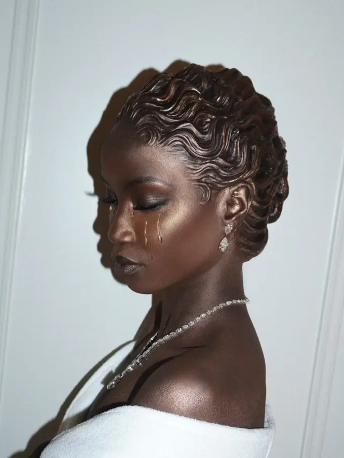 Dibalik Rambut Anok Yai di Met Gala 2026, Ternyata Dibuat dari “Patung” Prostetik yang Dramatis