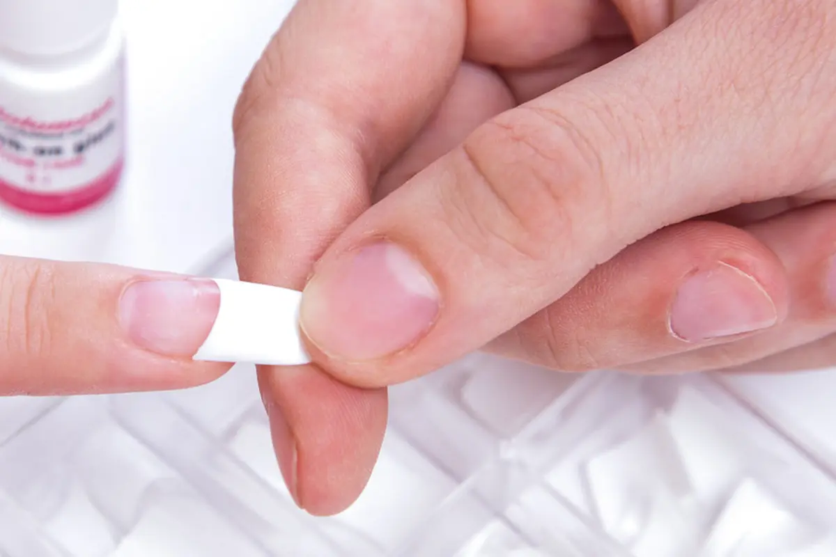 Perhatikan 3 Hal Ini agar Nail Extension-Mu Tidak Merusak Kuku
