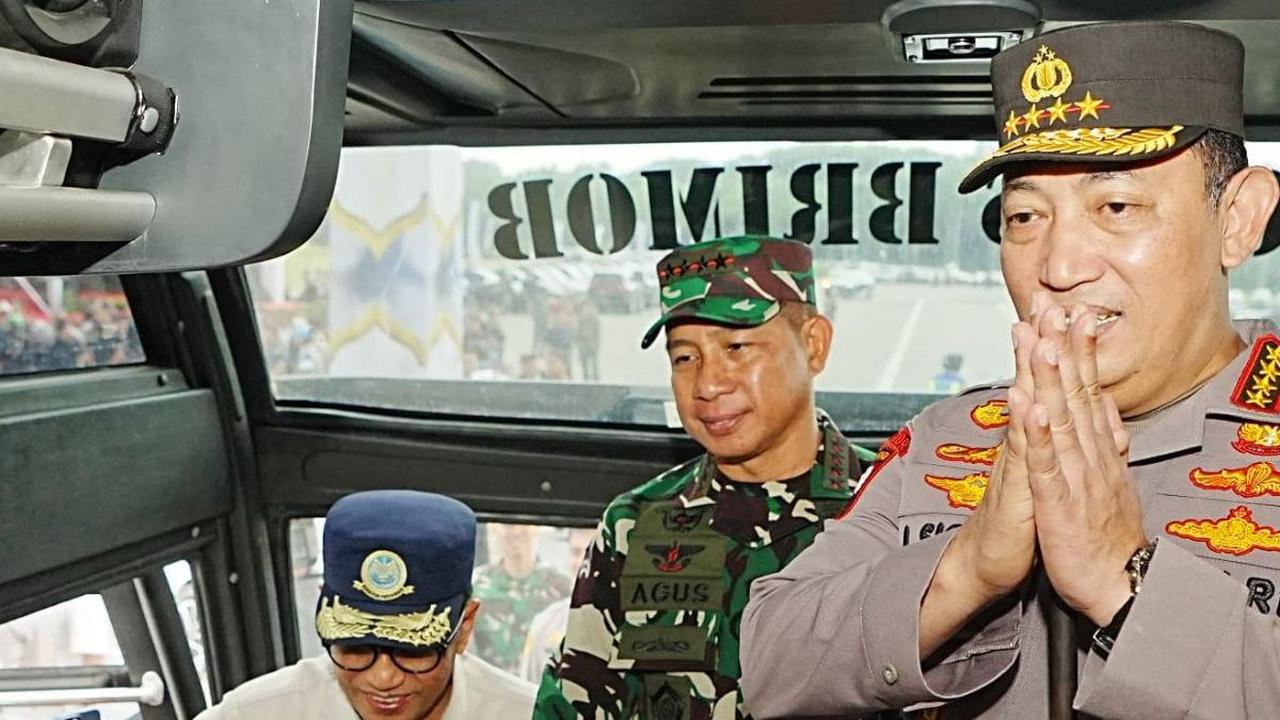Dengan pengawalan Polri untuk mengantarkan masyarakat menikmati harumnya santapan lebaran dan hangatnya kebersamaan.<br>