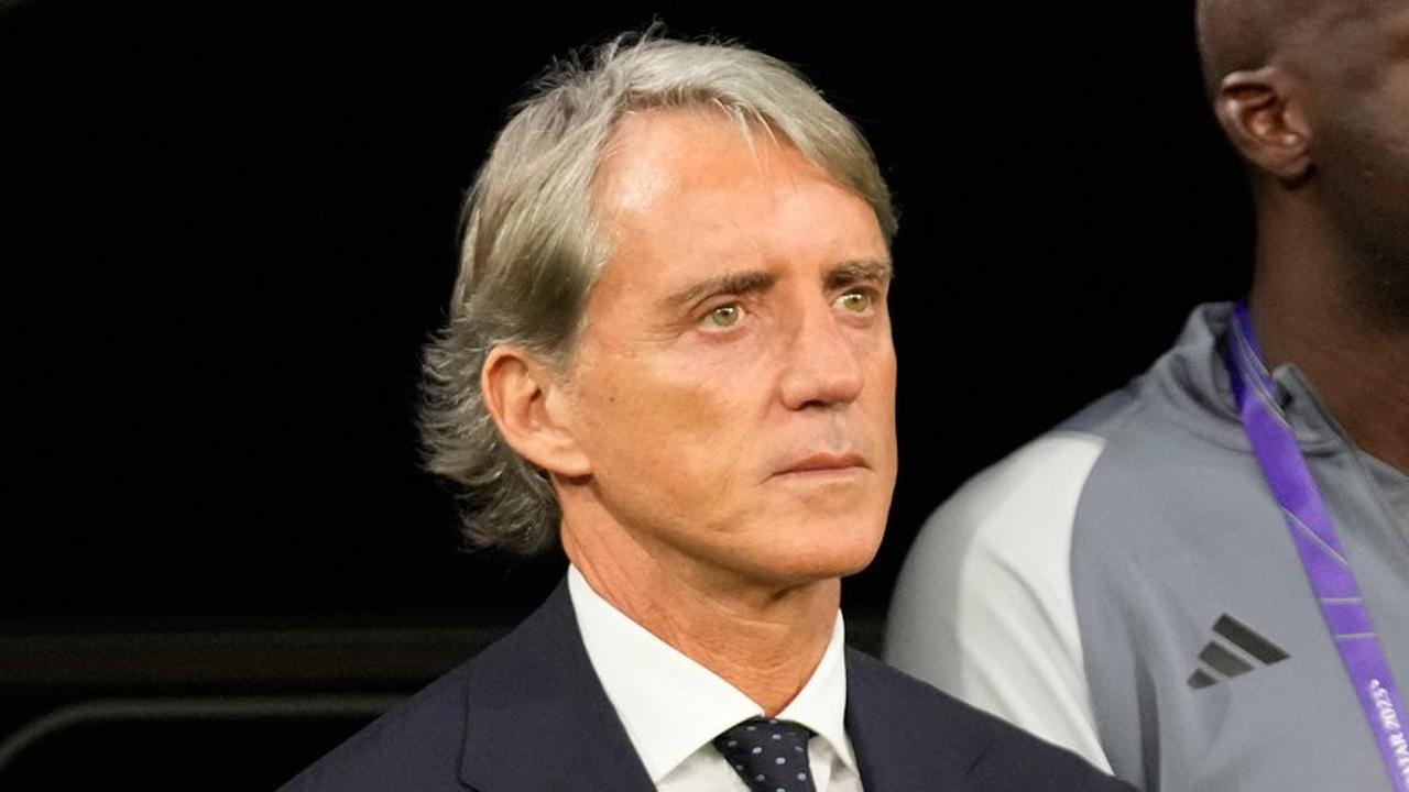 Solskjaer Terancam Dipecat, Besiktas Incar Roberto Mancini sebagai Pengganti