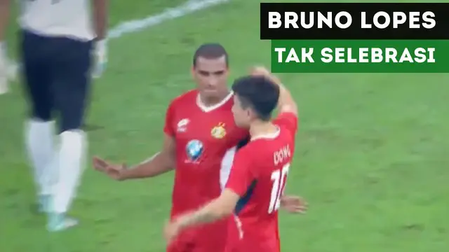 Mantan pemain Persija, Bruno Lopes menolak selebrasi setelah cetak gol ke gawang Macan Kemayoran.